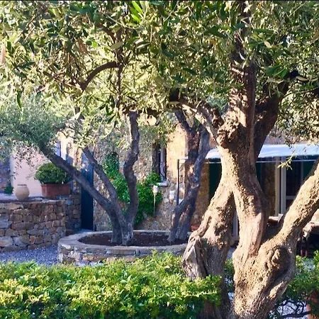 Della Pietra *